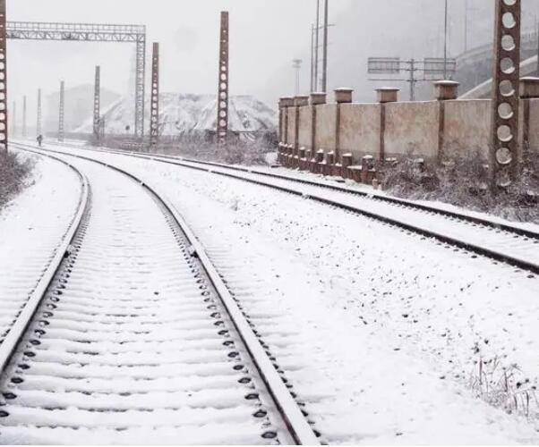 冬天已到，雨雪天氣增多，應(yīng)該怎么做才能防止凈化板發(fā)潮？